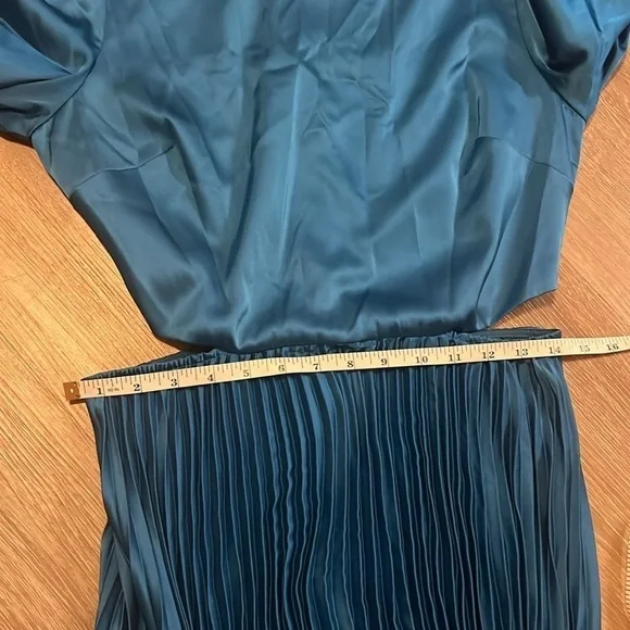 Adelyn Rae, Long Blouson Sleeve, Pleated Skirt, Side Cut-Out Dress, EUC,Size Med - Picture 9 of 12